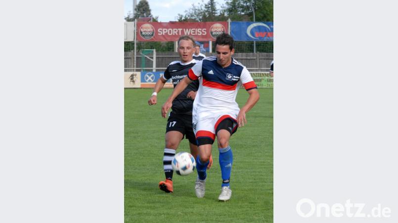 Kevin Krassa (vorne) fehlt dem SV Mitterteich im ersten Heimspiel des Jahres gegen den FC Lichtenfels. Bild: gb