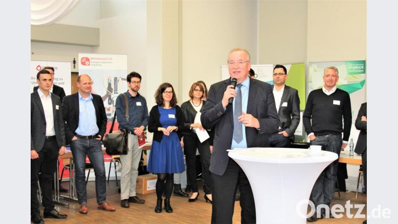 Einführende Worte spricht Bezirkstagspräsident Franz Löffler. Bild: stg