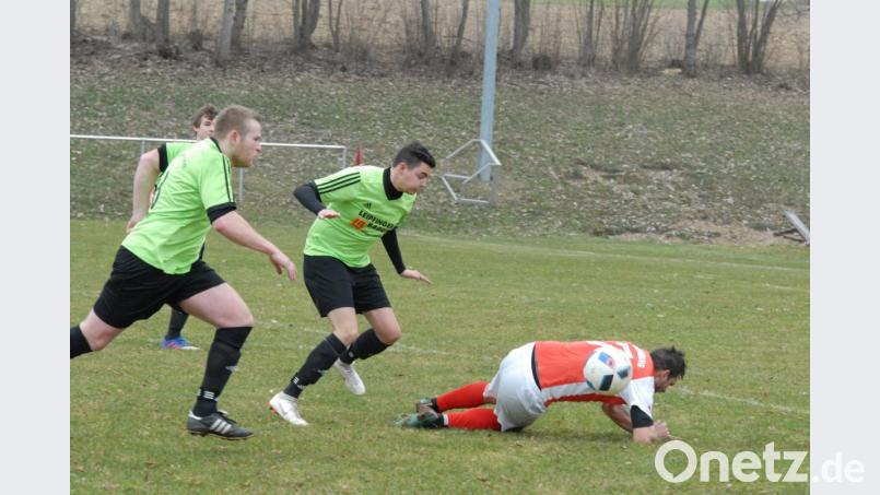 Zum Auftakt stolperte der SC Mähring (rotes Trikot) daheim gegen den SV Pechbrunn. Bild: gb