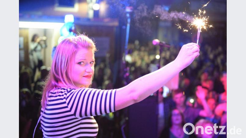 Funkyfunken – die Auftritte auf den Altstadtfesten in Sulzbach-Rosenberg und Amberg unter freiem Himmel prickeln wie die Funken von hell brennenden Wunderkerzen. Viel Einsatz, voller Genuss. Bild: brü