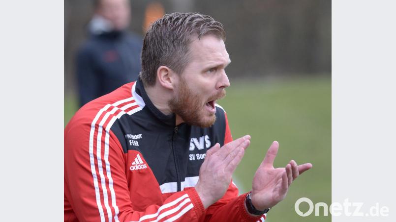 Engagiert an der Außenlinie: Sorghofs Interimstrainer Florian Zippe. Bild: ref