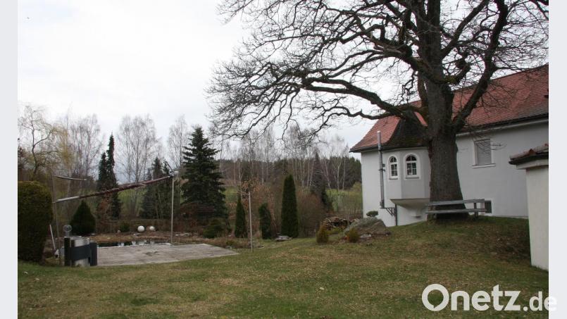 Der Privatgarten in Güttern ist zweifellos ein schöner und stilvoller Ort, um sich dort, wenn alles grünt und blüht, das Ja-Wort zu geben. Bild: wro