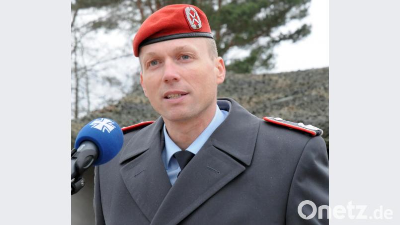 &quot;Ich übergebe nicht gerne, aber freiwillig.&quot; Oberstleutnant Christian Kiesel wird künftig im Bundesministerium der Verteidigung dienen. Bild: Stephan Huber