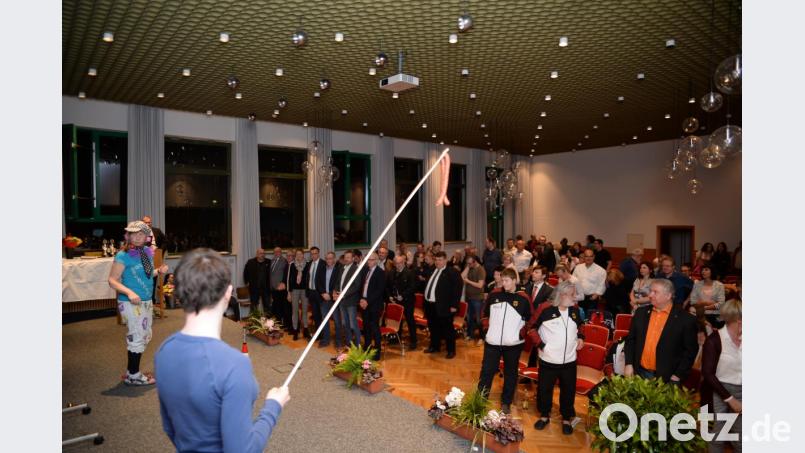 Zum Mitmachen animierte Eva Maria Fleischmann als Clown Bibo. Bild: brü