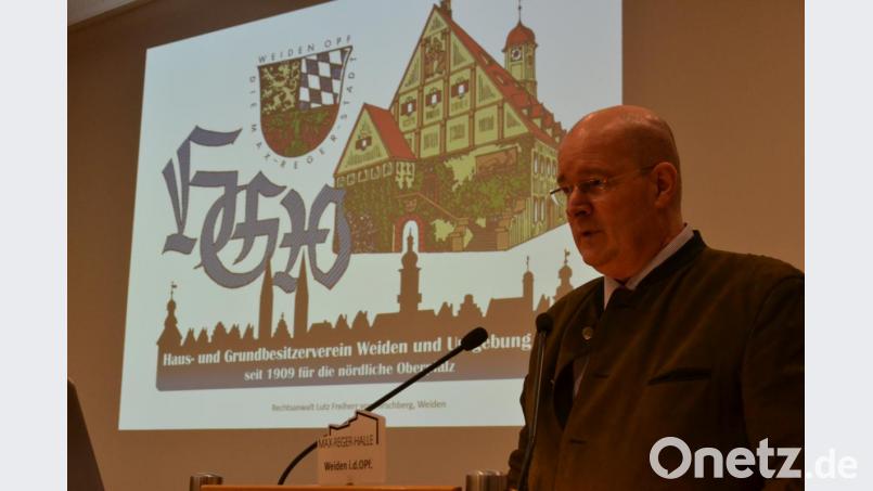 Vorsitzender Lutz Freiherr von Hirschberg informiert über die neueste Rechtssprechung für Hauseigentümer und Vermieter. Bild: hcz