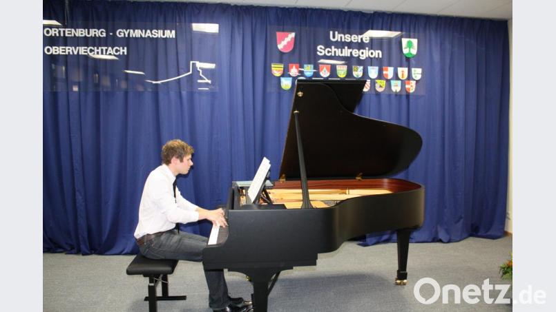 Der Pianist Florian Sorgenfrei am Steinway-Flügel, an dessen Finanzierung sich auch der Förderverein beteiligte. Bild: lg