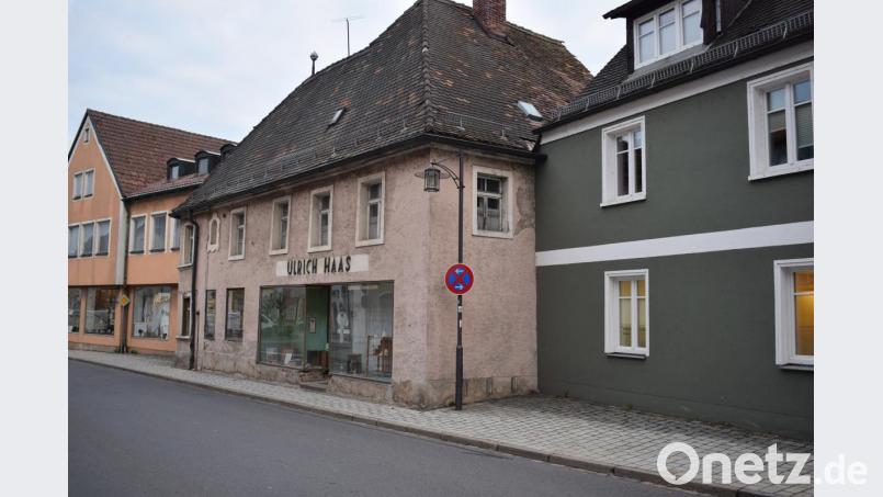 Das denkmalgeschützte &quot;Haashaus&quot; soll grundlegend saniert werden. Mit dem Abbruch des linkes Anbaues wird im Juli begonnen. Bild: bnr
