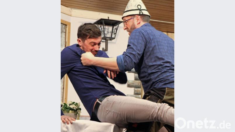 Auf der Bühne geht es hoch her und selbst Handgreiflichkeiten gehören zum Geschehen. Bild: nm