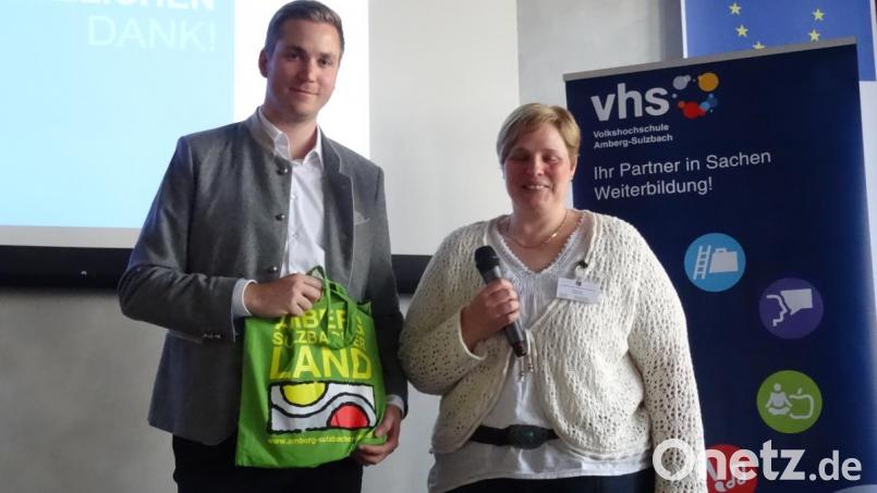 Sie gestalteten den Nachmittag: Raphael Gaillard vom Landesamt für Pflege und Silke Kunz von der Seniorenkontaktstelle am Landratsamt Bild: hka