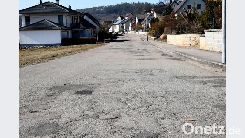 Der Gesamtausbau der Harschhofer Strasse in Schmidmühlen beginnt im Mai. Die Gesamtkosten liegen bei etwa 2,2 Millionen Euro. Bild: bö