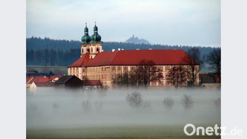 Der Nebel zur Zukunft des Klosters Speinshart lichtet sich: Ein Fachbüro stellte nun seine Pläne vor. Bild: stg