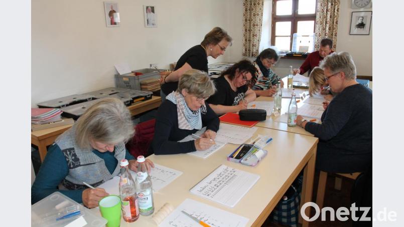 Andrea Paulus (stehend) gibt Tipps. Bild: pi