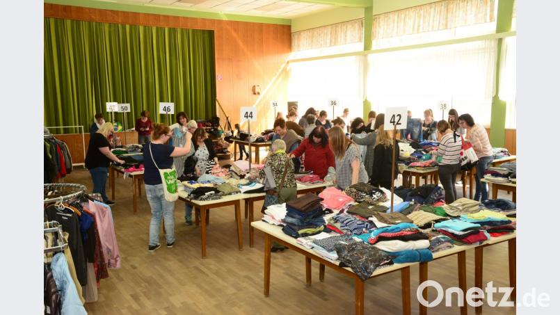 Reger Zulauf beim Basar der Frauenunion. Bild: bey