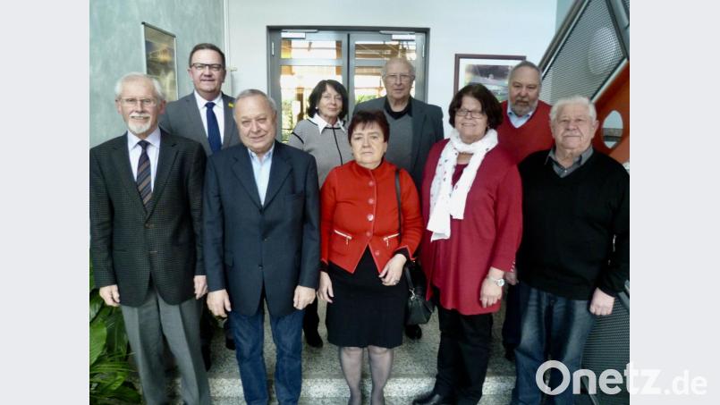 Einstimmig gewählt wurde der Senioren-Union-Vorstand (vorne von links): Vorsitzender Rudolf Maier sowie seine Stellvertreter Gerhard Hollederer, Evi Bauer-König, Elisabeth Zagel und Werner Vornlocher. Dahinter von links: Bezirksrat Martin Preuß, Schriftführerin Gerda Lettl, Kassier Josef Lettl und Schriftführer Wolfgang Zagel. Bild: usc