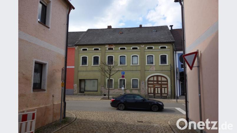 Einer der wenigen Kritikpunkte im neuen Gemeindehaushalt ist das Anwesen mit der Hausnummer 17 an der Hauptraße, das die Kommune durch Ausübung des Vorkaufsrecht erworben hat. Bild: fjo
