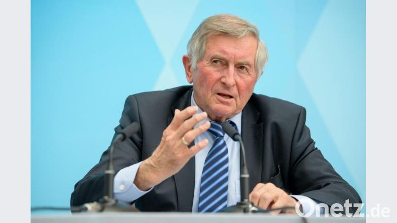 Alois Glück (CSU), Leiter des Runden Tischs und ehemaliger Landtagspräsident im Bayerischen Landtag, spricht. Archivbild: Matthias Balk