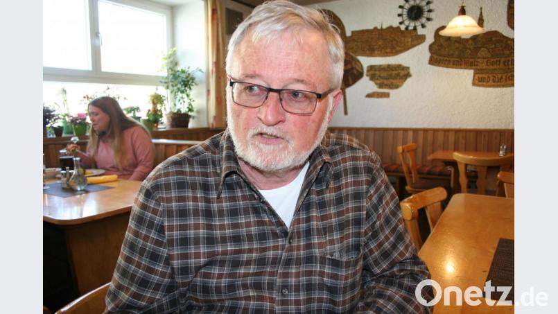 Immer weniger Wirtshäuser bieten
an Werktagen auf dem Land noch
ein Mittagessen an, bedauert Dieter
Kollwitz. Er ist Referent
für Wandern und Vorsitzender des Fichtelgebirgsvereins Speichersdorf. Bild: gpa