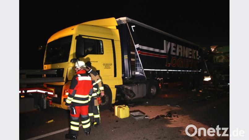 Lkw-Karambolage mit Gefahrgut auf der A3. Bild: Alexander Auer