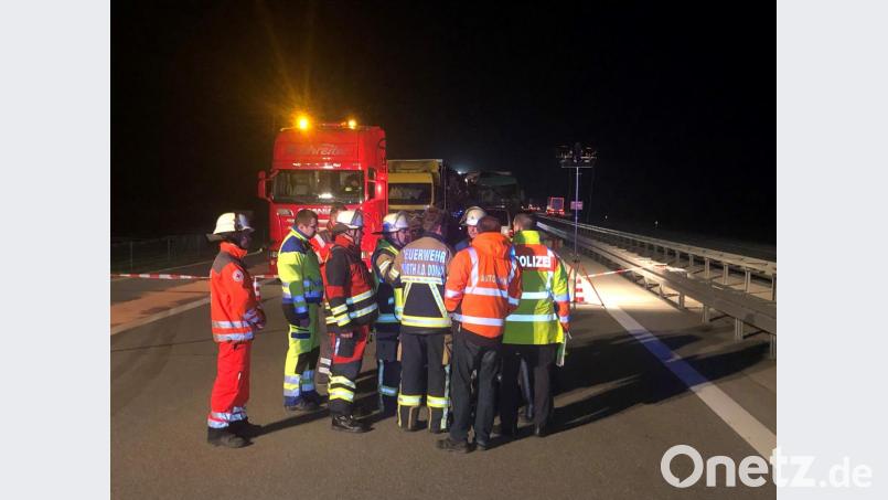 Lkw-Karambolage mit Gefahrgut auf der A3. Bild: Alexander Auer