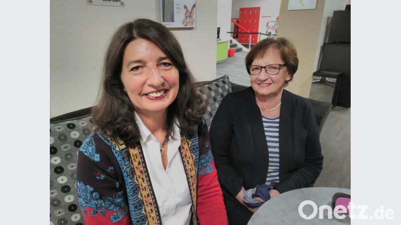 Annegret Braun (links) machte auch Irmgard Huber, die Vorsitzende des Hospizvereins, mit ihrem Vortrag glücklich. Bild: mma