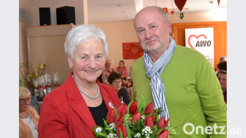 Sie führen die AWO in Weiden weiterhin: Hilde Zebisch und Hans Anklam. Bild: hcz