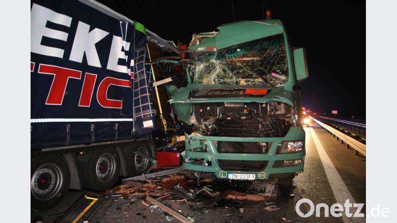 Gefahrgut-Lkw rast ungebremst ins Stauende auf der A3. Bild: Alexander Auer