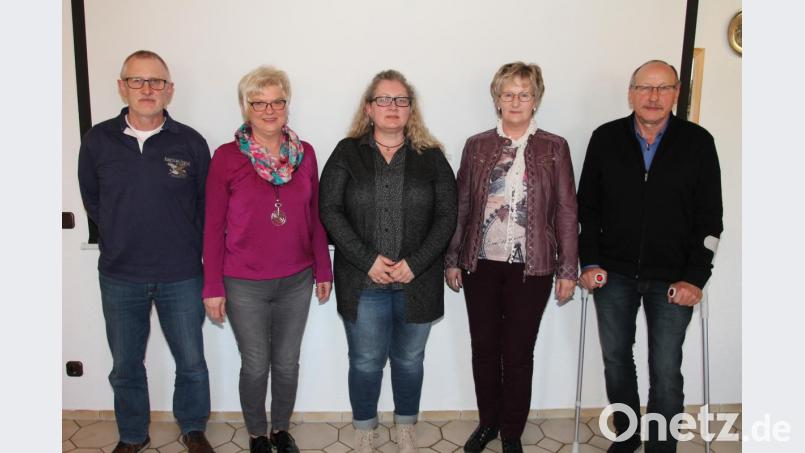 Josef Träger (rechts) steht weiter an der Spitze des VdK-Ortsverbands Waldkirch und hat mit Renate Reber (Zweite von rechts) eine neue Stellvertreterin. Weiter in der Vorstandschaft wirken mit: Martin Käs, Anna Träger und Alexandra Hacker (von links). Bild: pi