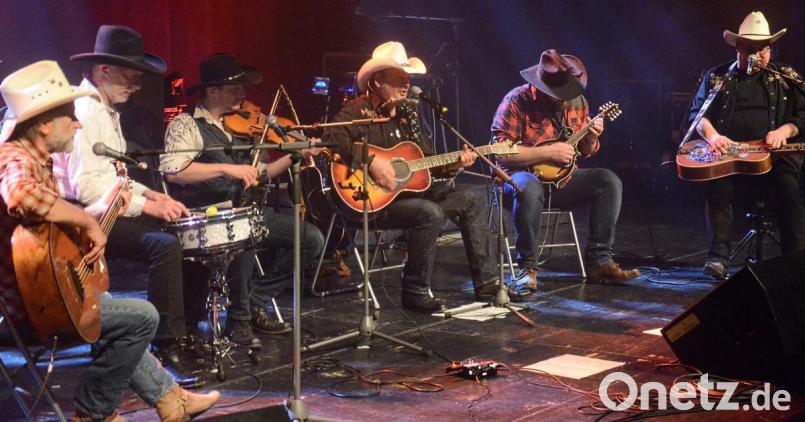 Truck Stop beginnen den zweiten Teil mit einem Akustik-Set. Bild: Kunz