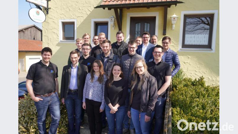 Vorsitzender Florian Stahl (links) kann auf eine engagierte Führungsriege bauen. Bild: fvo