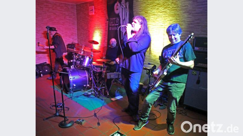 Bunte Lichter und Hardrock vom Feinsten, das gab es mit Erinnerungen an "Led Zeppelin". Bild: nm