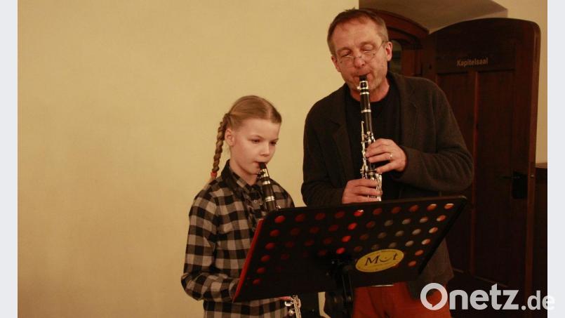Sofie Gleißner überzeugte mit einer Klarinetten-Interpretation von Beethovens Klavierstück „Für Elise“ und einem „Rondo“. Václav Eichler begleitete sie dabei. Bild: wro