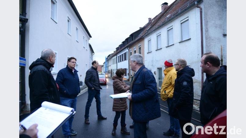 Keine Möglichkeiten sieht der Ausschuss in der Bergstraße für Anwohner private Parkplätze einzuführen. Neun Parkplätzen stehen sechzehn Anwohner gegenüber, die einen Parkplatz haben möchten. Bild: bey