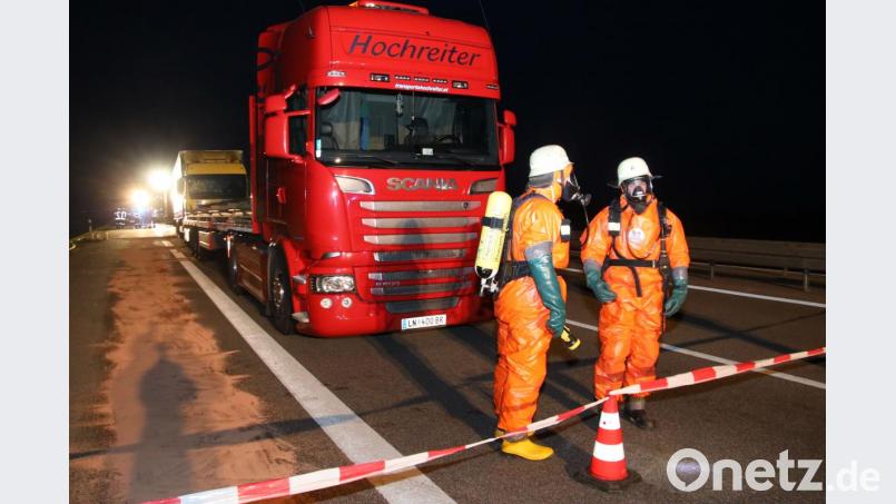 Gefahrgut-Lkw rast ungebremst ins Stauende auf der A3. Bild: Alexander Auer