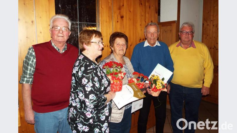 Bei den Ehrungen (von links): Gerhard Bones, Maria Anna Butz, Gerda Schwab, Helmut Eckl und Erich Lobenhofer. Bild: e