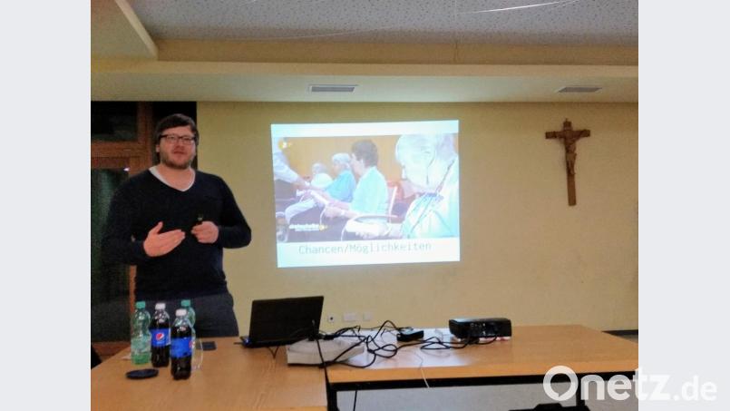 Medienpädagoge Dominik Hanakam hielt einen Vortrag zum Thema "Digitale Welten - Chancen und Risiken für Kinder und Jugendliche". Bild: amö