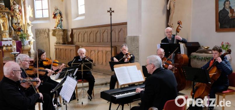 Unter der Gesamtleitung von Kantor Andreas Kunz (Cembalo) bieten die Instrumentalisten des &quot;Collegium Musicum&quot; bei der „Musik zur Passionszeit&quot; am Sonntag in der evangelischen Pfarrkirche St. Johannes Baptista
Höchstleistungen, die mit dankbaren Beifall der Besucher belohnt werden. Bild: le