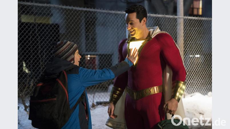 Jack Dylan Grazer (links) als Freddy Freeman und Zachary Levi als Shazam im gleichnamigen Film Steve Wilkie/Warner Bros./dpa Bild: Steve Wilkie/Warner Bros./dpa