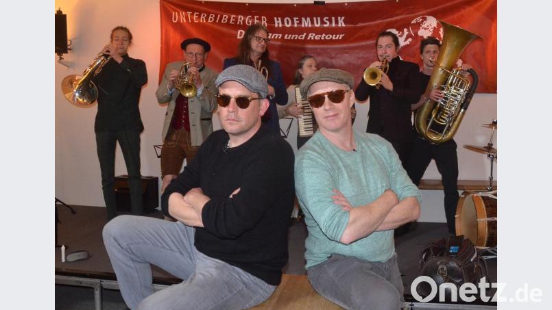 Sebastian Bezzel und Simon Schwarz bei der Unterbiberger Hofmusik in Bad Tölz. Bild: Kunz