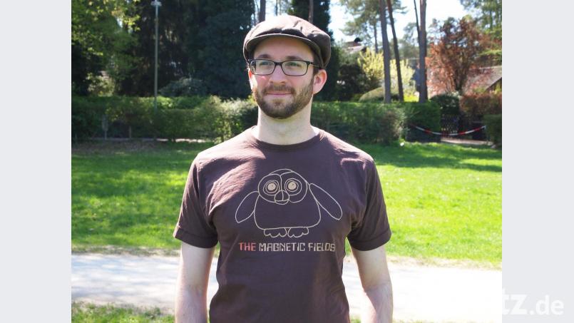 Musikjournalist und Autor Jan-Niklas Jäger präsentiert heute sein druckfrisches Buch-Debüt &quot;Factually&quot; in der Buchhandlung Volkert. Bild: Privat