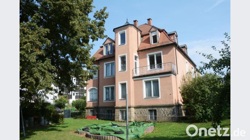 Gleich nach Ostern soll feststehen, wie es mit der Fischer-Villa weitergeht. Pläne des Siedlungswerks der Diözese sehen vor, sie abzureißen und auf dem Areal ein Betreutes Wohnen zu schaffen. Dessen Bewohner könnten auch die Angebote des benachbarten Seniorenheims nutzen. Bild: Gabi Schönberger