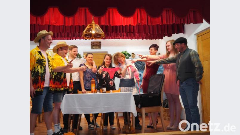Die Laienspieler des OWV Beidl präsentieren im April im Kluppsaal in Schönficht das Stück "Die Mallorca-Reise". Bild: exb