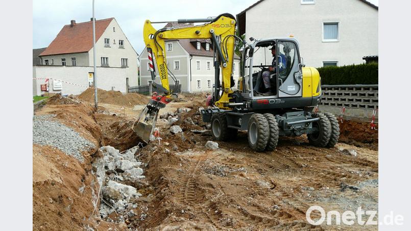 Dass es keine Ausbaubeiträge mehr gibt, hat sich herumgesprochen. Aber jetzt legen Bürger auch schon Widersprüche wegen der Erschließungsbeiträge ein – ein Zustand, der nicht nur die Gemeinden im Landkreis Schwandorf zur Verzweiflung bringt. Bild: exb