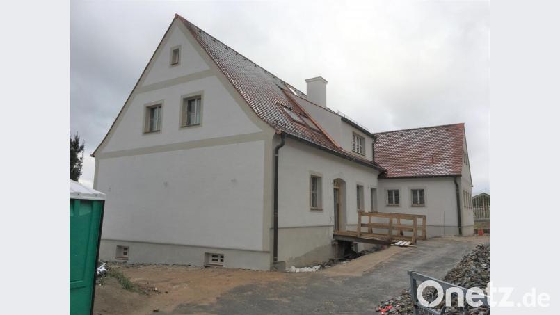 Für die Sanierung der alten Schule in Guteneck sind fast alle Aufträge vergeben. Bei der Gestaltung der Außenanlagen ist jetzt auch der Gartenbauverein gefragt. Bild: Architekturbüro Schönberger/exb