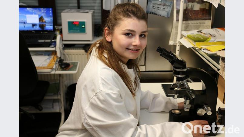 Nach Abitur und Bachelorabschluss in der Lebensmitteltechnologie absolviert Marina Schicker derzeit noch ein berufsbegleitendes Masterstudium im Fach „Food Processing“an der Hochschule in Fulda. Bild: bsc