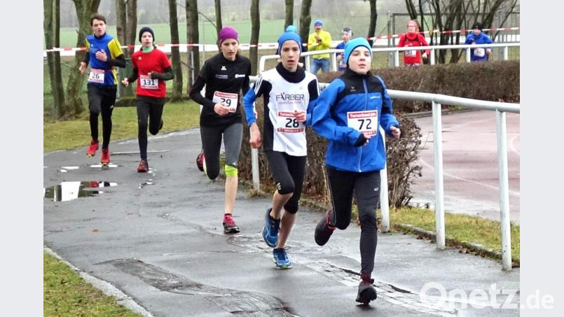 Max Zimmermann lief beim Oberpfälzer Crosslauf vorneweg und sicherte sich den Titel. Bild: agr