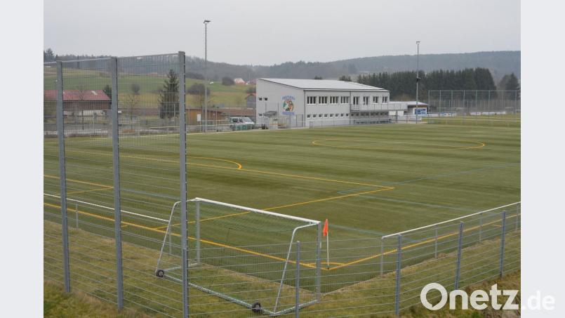 Der Kunstrasenplatz des SV Raigering wird im Winter von zahlreichen Vereinen genutzt. Bild: ref