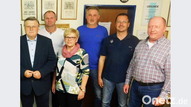 Sie gehören die nächsten zwei Jahre dem TSV-Vorstand an: Stefan Koch, Christian Müller, Frank Meyer, Ingrid Sendelbeck, Rüdiger Kastl und Vorsitzender Manfred Porsch (von rechts). Bild: hai