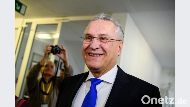 Joachim Herrmann (CSU), Innenminister von Bayern, kommt am Muttertag nach Windischeschenbach. Bild: Matthias Balk/dpa