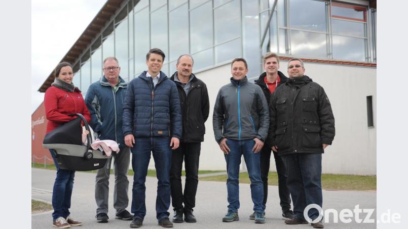 Gemeinsam will die CSU in Ursensollen noch viel erreichen. Mit dabei sind Marina Hofmann, Dietmar Michl, Achim Kuchenbecker, Johann Fehlner, Marco Preißler, Martin Fleischmann, Markus Donhauser (von links). Bild: brü