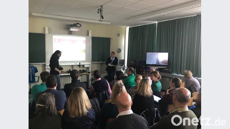 Vertreter der Netzwerkschulen und interessierte Lehrkräfte trafen sich zur MINT-Tagung des Regierungsbezirks Oberpfalz an der Naabtal-Realschule in Nabburg. Bild: exb